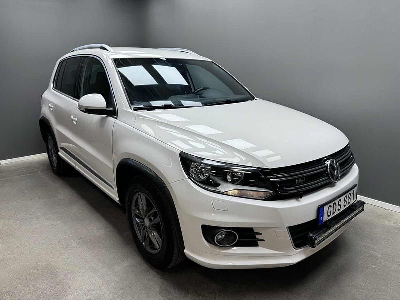 Vit Begagnad 2014 VW Tiguan R-line SUV | 89 900 kr (Marknadspris) - Bild 1/4