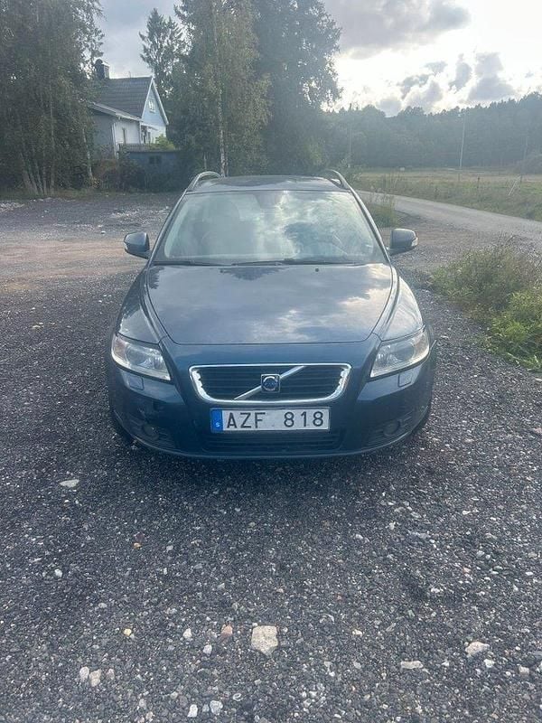 Blå Begagnad 2010 Volvo V50 Momentum Kombi | 13 900 kr (Bra pris) - Bild 1/4