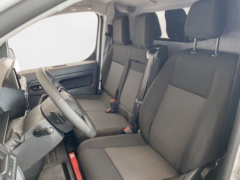 Begagnad Peugeot e-Expert 101 kW (138 HK) 2024 Vit Van