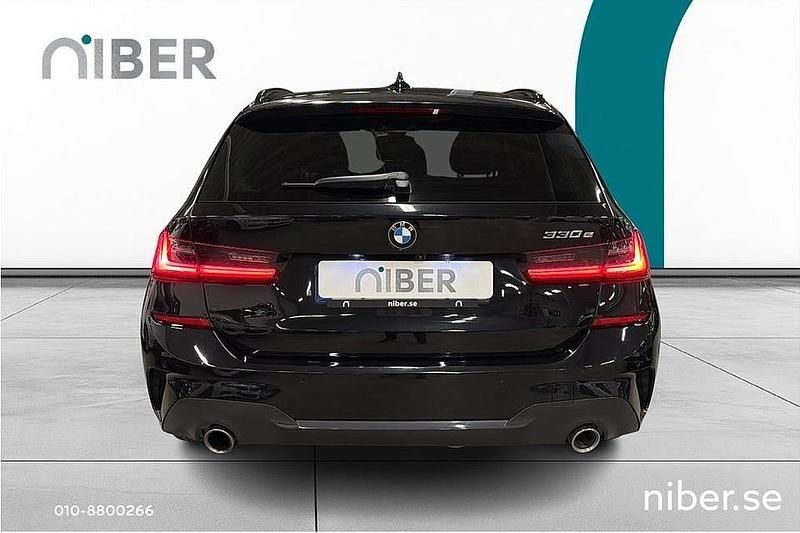 Begagnad BMW 330 Shadowline 292 HK (214 kW) 2021 Svart Kombi