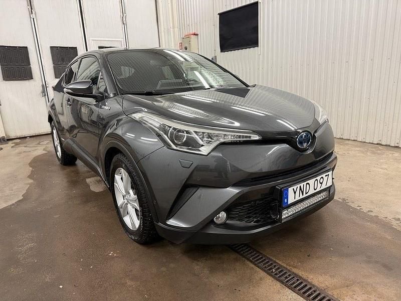 Begagnad Toyota C-HR Executive 122 HK (89 kW) 2017 Grå SUV