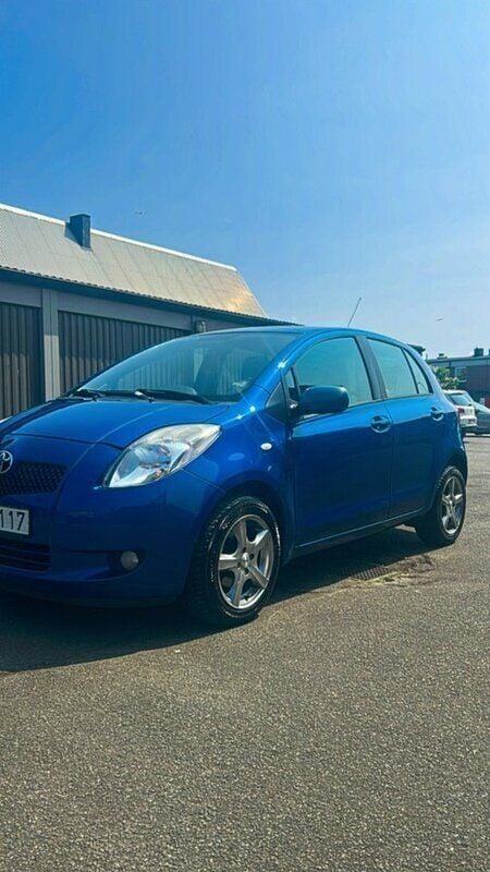 Blå Begagnad 2006 Toyota Yaris Halvkombi | 17 900 kr (Bra pris) - Bild 1/4