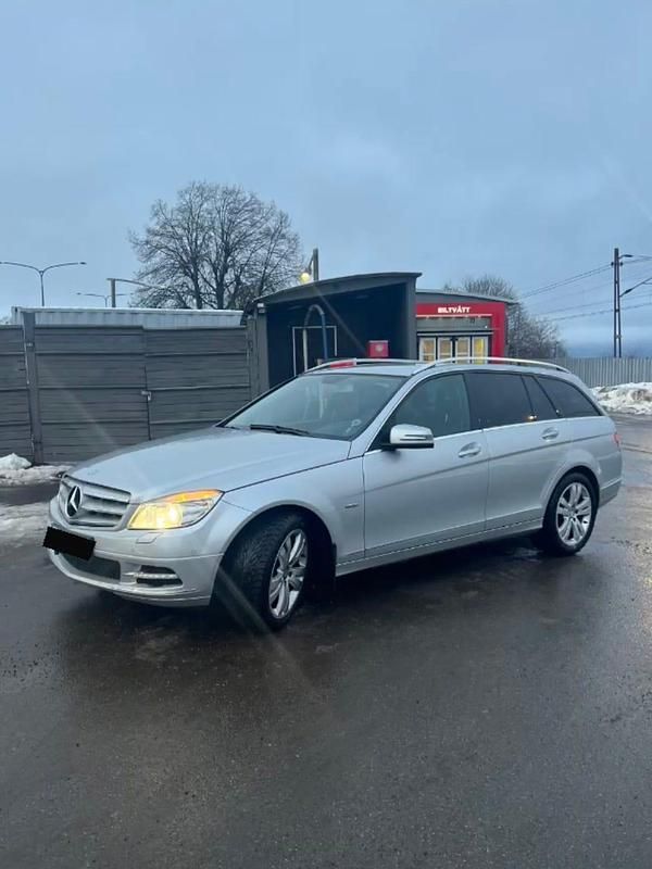 Begagnad Mercedes C180 156 HK (114 kW) 2011