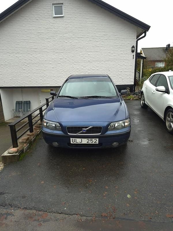 Begagnad 2004 Volvo S60 Sedan | 25 000 kr (Marknadspris) - Bild 1/4