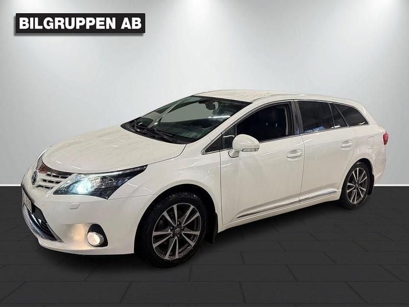 Vit Begagnad 2013 Toyota Avensis Multidrive S Kombi | 112 900 kr (Lite dyr) - Bild 1/4