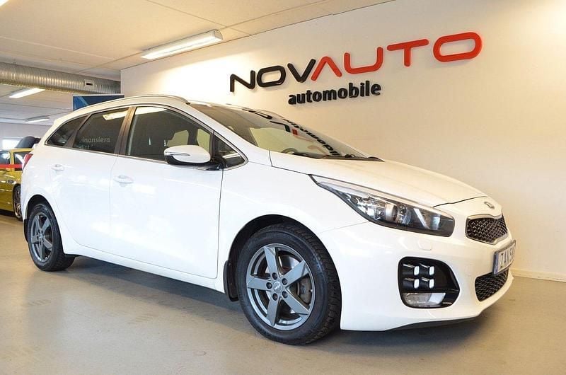 Deluxe white pärleffekt Begagnad 2017 Kia Ceed Sportswagon GT-Line Kombi | 129 000 kr (Marknadspris) - Bild 1/4