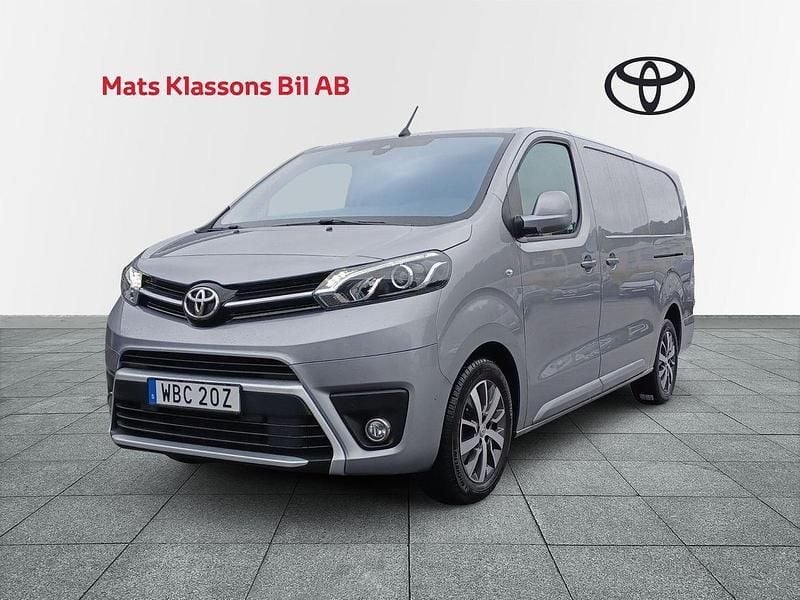 Silver Begagnad 2024 Toyota Proace Van | 448 750 kr - Bild 1/4