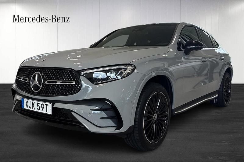 Grå (grey) Ny 2025 Mercedes GLC300 Advanced Sportkupé | 885 800 kr - Bild 1/4