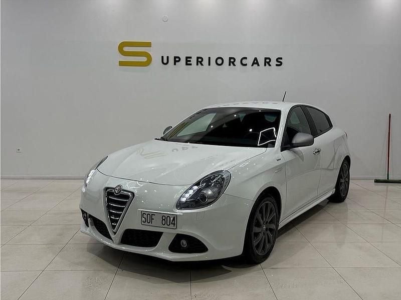 Vit Begagnad 2013 Alfa Romeo Giulietta Veloce Sedan | 119 900 kr (Lite dyr) - Bild 1/4