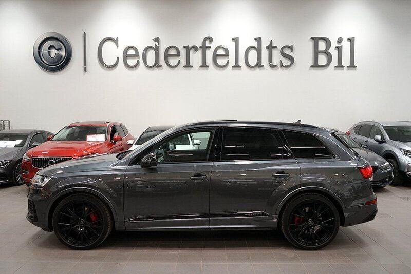 Grå Begagnad 2023 Audi Q7 Competition SUV | 789 900 kr (Marknadspris) - Bild 1/4