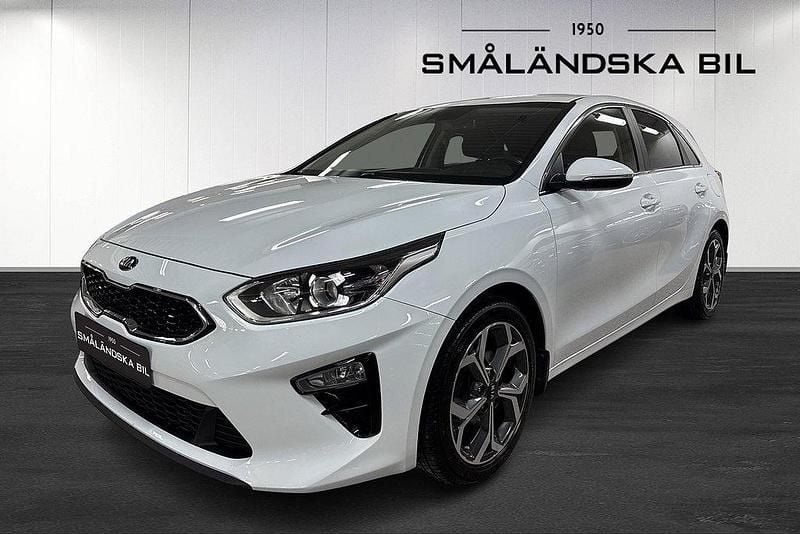 Vit Begagnad 2019 Kia Ceed Halvkombi | 169 000 kr - Bild 1/4