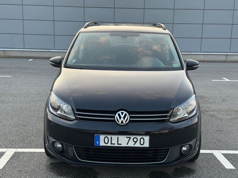 Svart Begagnad 2015 VW Touran Minibuss | 52 000 kr (Dyr) - Bild 1/4