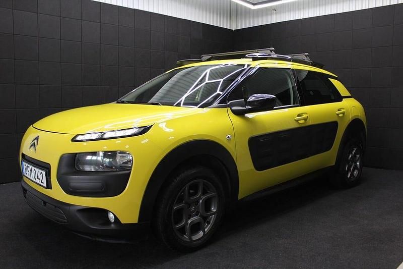 Gul Begagnad 2014 Citroën C4 Cactus PureTech Halvkombi | 54 000 kr (Marknadspris) - Bild 1/4