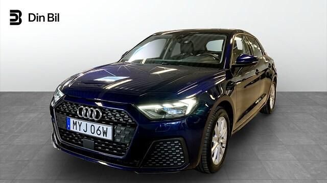 Navarrablå metallic Begagnad 2024 Audi A1 Sportback Proline Halvkombi | 239 000 kr (Marknadspris) - Bild 1/4