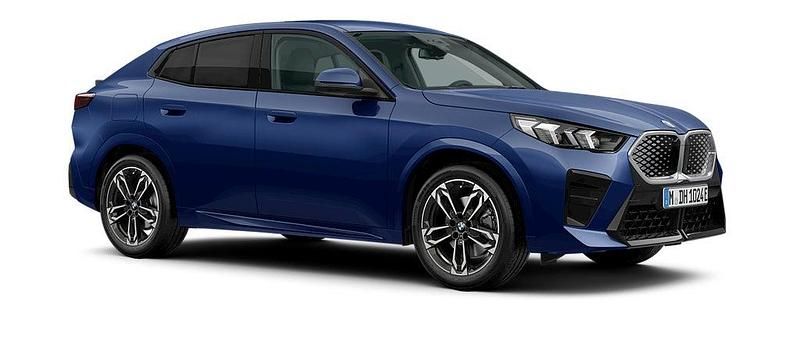 Blå Ny 2026 BMW iX2 M Sport SUV | 656 700 kr (Lite dyr) - Bild 1/3