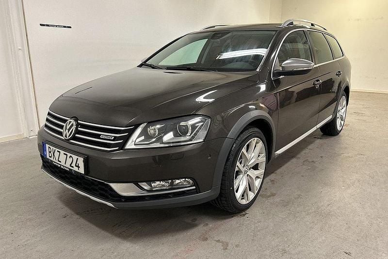 Brun Begagnad 2014 VW Passat Alltrack Kombi | 129 800 kr (Marknadspris) - Bild 1/2