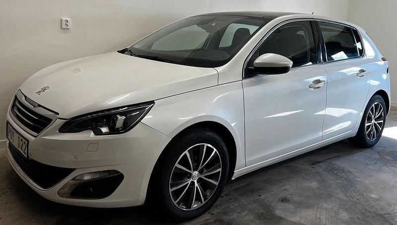 Vit Begagnad 2013 Peugeot 308 Allure Halvkombi | 62 900 kr (Marknadspris) - Bild 1/4