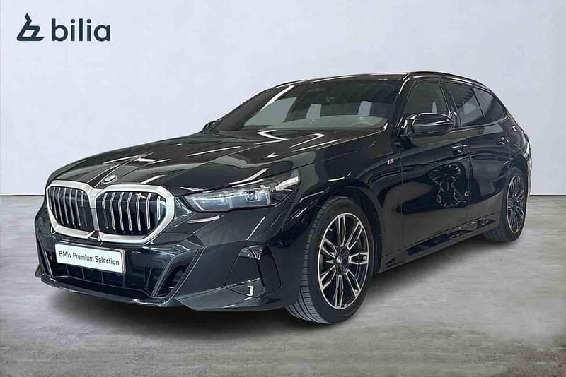 Svart Begagnad 2025 BMW 520 Kombi | 629 900 kr - Bild 1/1