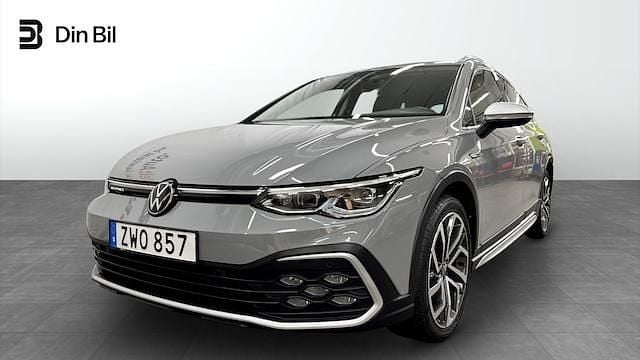 Grå (moonstone grey) Begagnad 2022 VW Golf Alltrack Kombi | 329 900 kr (Marknadspris) - Bild 1/3