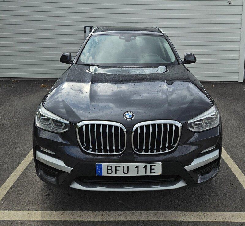 Grå Begagnad 2019 BMW X3 SUV | 275 000 kr (Marknadspris) - Bild 1/4