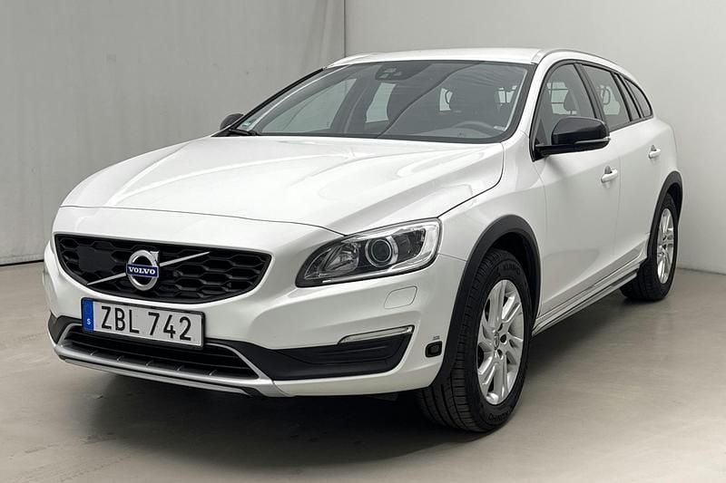 Vit Begagnad 2018 Volvo V60 CC Kombi | 149 000 kr (Superpris) - Bild 1/4