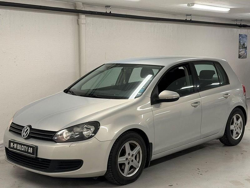 Ljusbrun Begagnad 2009 VW Golf VI Halvkombi | 61 900 kr (Dyr) - Bild 1/4