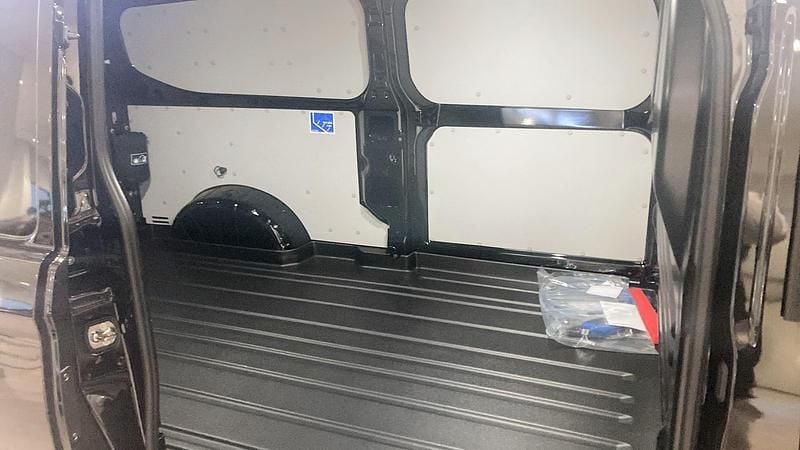 Ny Ford E-Transit 2026 Svart Van