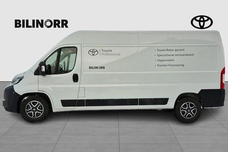 Begagnad Toyota Proace Comfort 182 HK (133 kW) 2024 Vit Minibuss