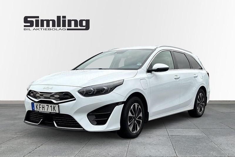 Vit Begagnad 2021 Kia Ceed Sportswagon Advance Kombi | 244 900 kr (Marknadspris) - Bild 1/4