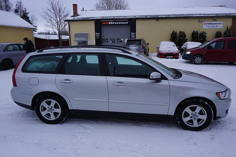 Begagnad Volvo V50 Kinetic 125 HK (91 kW) 2007 Ljusgrå Kombi
