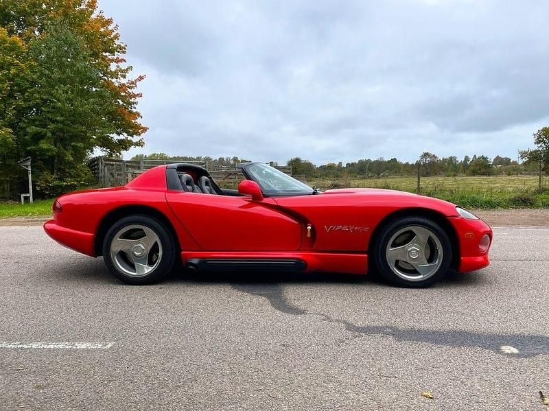 Begagnad Dodge Viper 407 HK (299 kW) 1994 Röd Cab