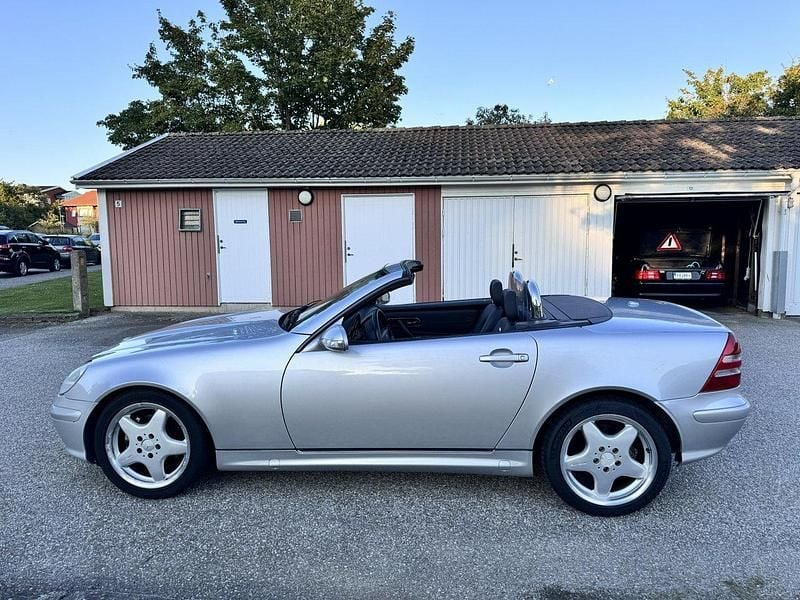 Silver Begagnad 2001 Mercedes SLK320 Cab | 85 000 kr (Lite dyr) - Bild 1/4