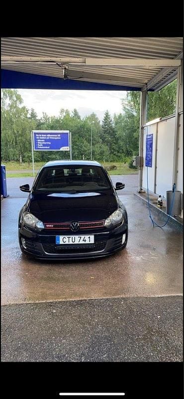 Svart Begagnad 2010 VW Golf VI GTI Halvkombi | 75 000 kr (Bra pris) - Bild 1/4