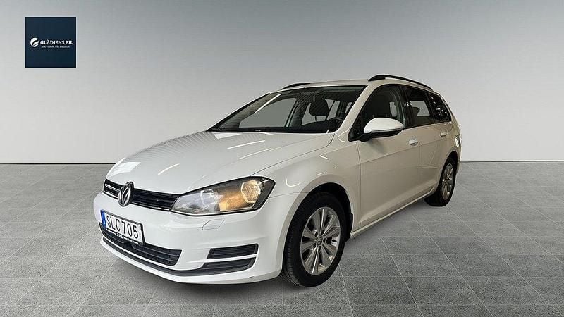 Vit Begagnad 2017 VW Golf VII Kombi | 119 800 kr (Bra pris) - Bild 1/4