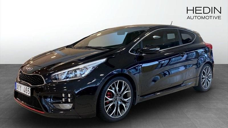 Svart (black) Begagnad 2014 Kia Ceed GT 2 Halvkombi | 130 000 kr (Marknadspris) - Bild 1/4