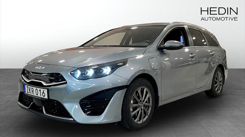 Grå Begagnad 2024 Kia Ceed Sportswagon Kombi | 309 900 kr (Dyr) - Bild 1/4