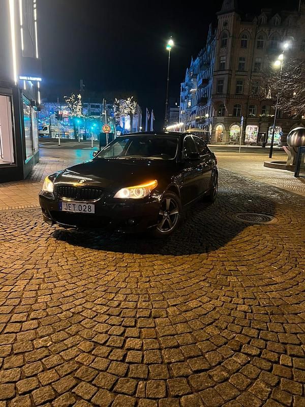 Begagnad 2009 BMW 530 Sedan | 105 000 kr (Marknadspris) - Bild 1/4