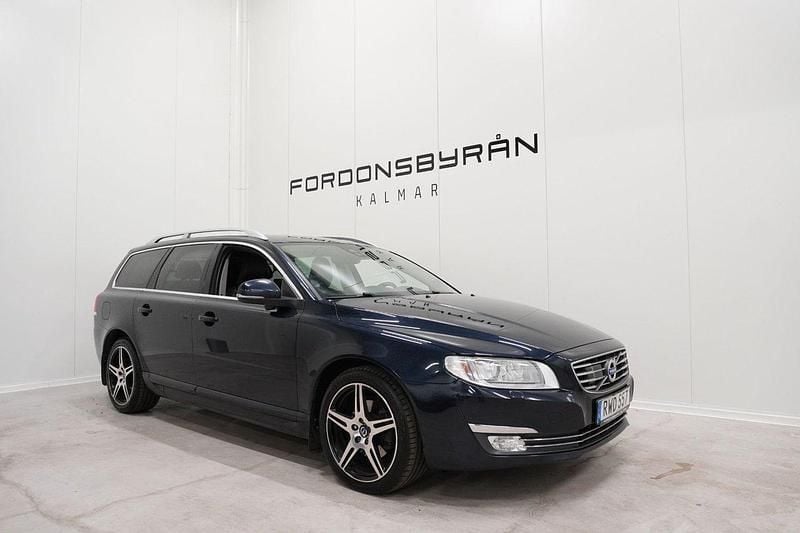 Mörkblå (blå) Begagnad 2016 Volvo V70 Standard Kombi | 139 800 kr (Marknadspris) - Bild 1/4