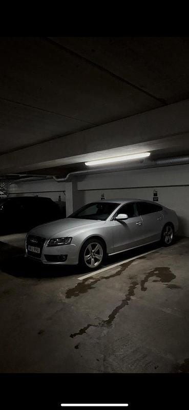 Silver Begagnad 2010 Audi A5 Sportback Comfort Halvkombi | 100 000 kr (Marknadspris) - Bild 1/4