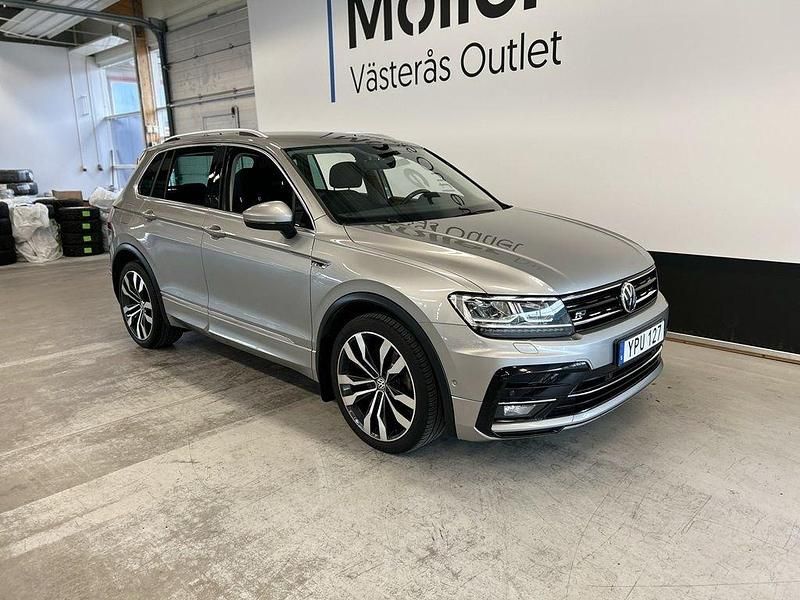 Silver (tungsten silver metallic) Begagnad 2018 VW Tiguan Comfortline SUV | 189 900 kr (Marknadspris) - Bild 1/3