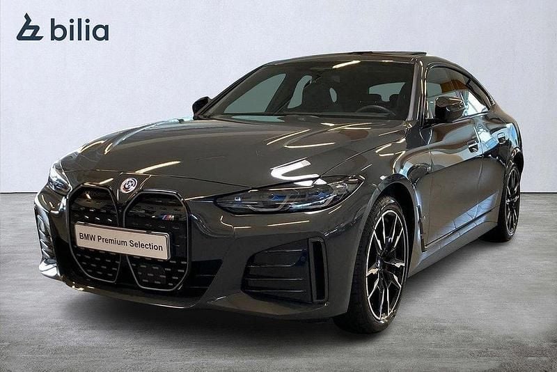 Grå Begagnad 2023 BMW i4 Sedan | 699 000 kr - Bild 1/4