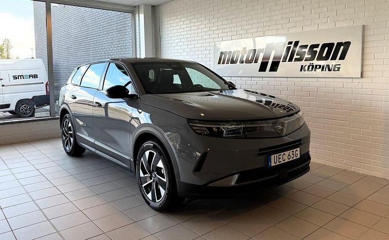 Grå Ny 2025 Opel Grandland X SUV | 399 900 kr (Superpris) - Bild 1/4