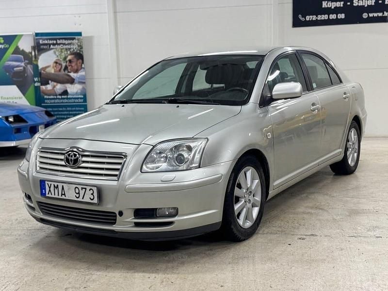 Silver Begagnad 2006 Toyota Avensis Halvkombi | 19 000 kr (Marknadspris) - Bild 1/4
