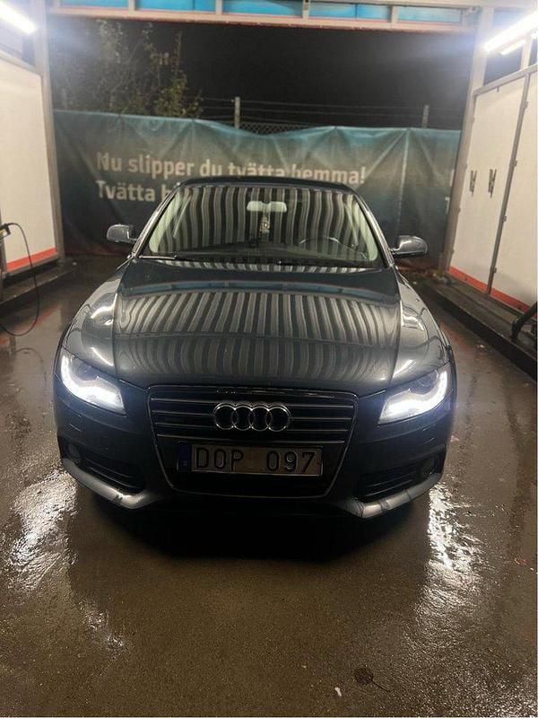 Grå Begagnad 2010 Audi A4 Sedan | 62 000 kr (Marknadspris) - Bild 1/4