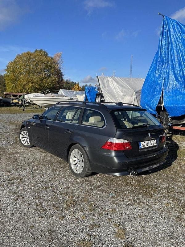 Grå Begagnad 2009 BMW 523 Kombi | 78 000 kr (Bra pris) - Bild 1/4