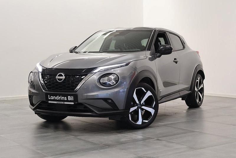 Grå Begagnad 2023 Nissan Juke Tekna SUV | 284 900 kr - Bild 1/4