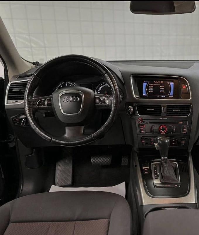 Begagnad Audi Q5 211 HK (155 kW) 2010 Grå metallic SUV