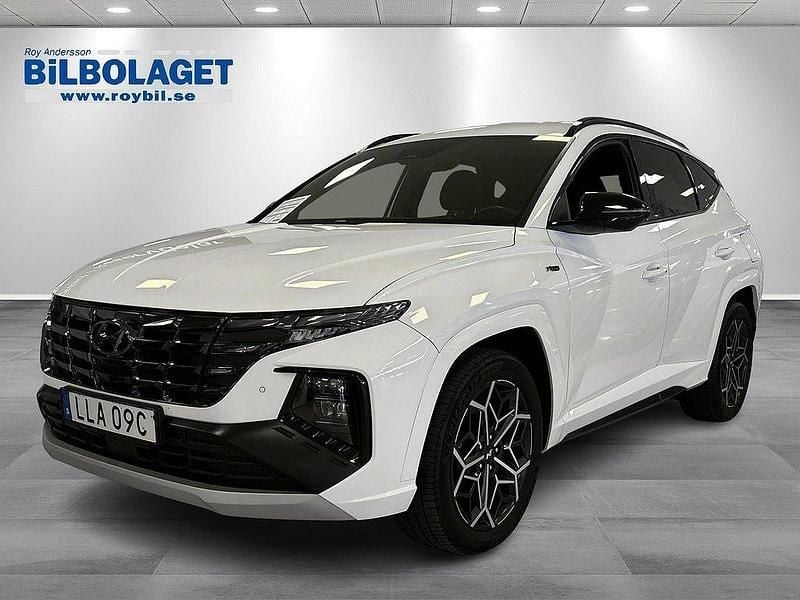 Vit Begagnad 2022 Hyundai Tucson Advanced SUV | 349 000 kr (Marknadspris) - Bild 1/4