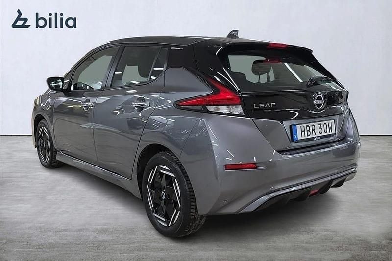 Begagnad Nissan Leaf Acenta 111 kW (151 HK) 2023 Grå Halvkombi