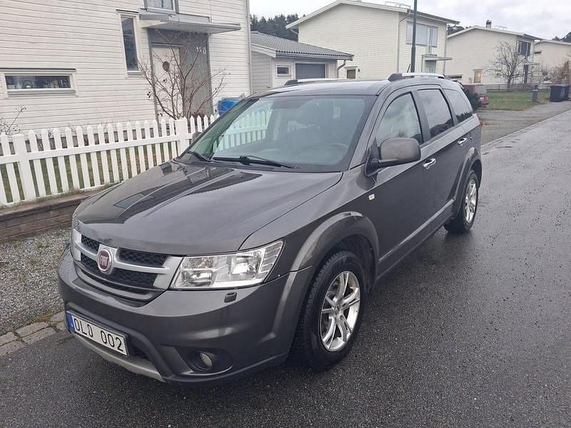 Gråmetallic Begagnad 2014 Fiat Freemont SUV | 75 000 kr (Bra pris) - Bild 1/4